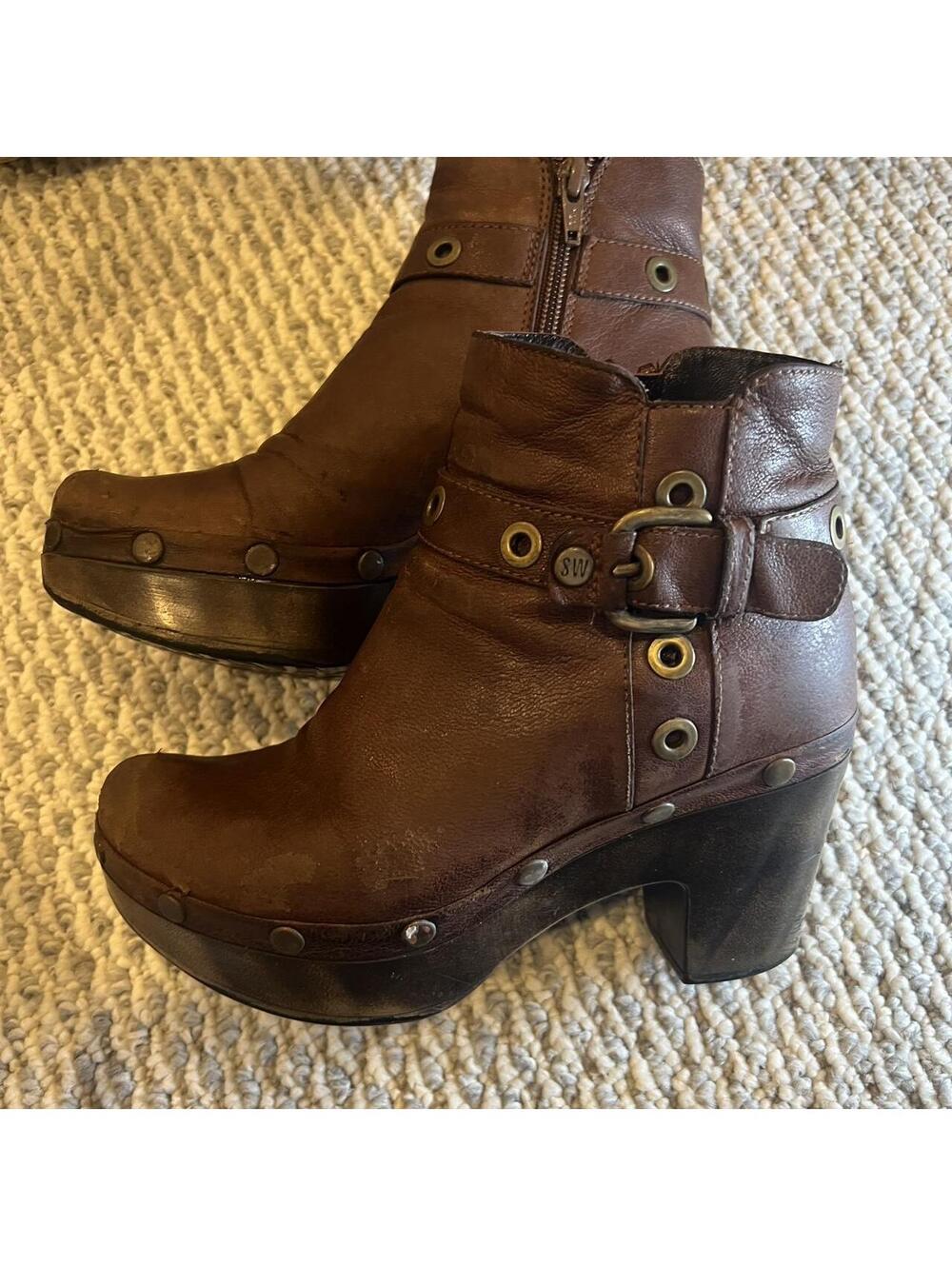 Stuart Weitzman Women's Brown Clog